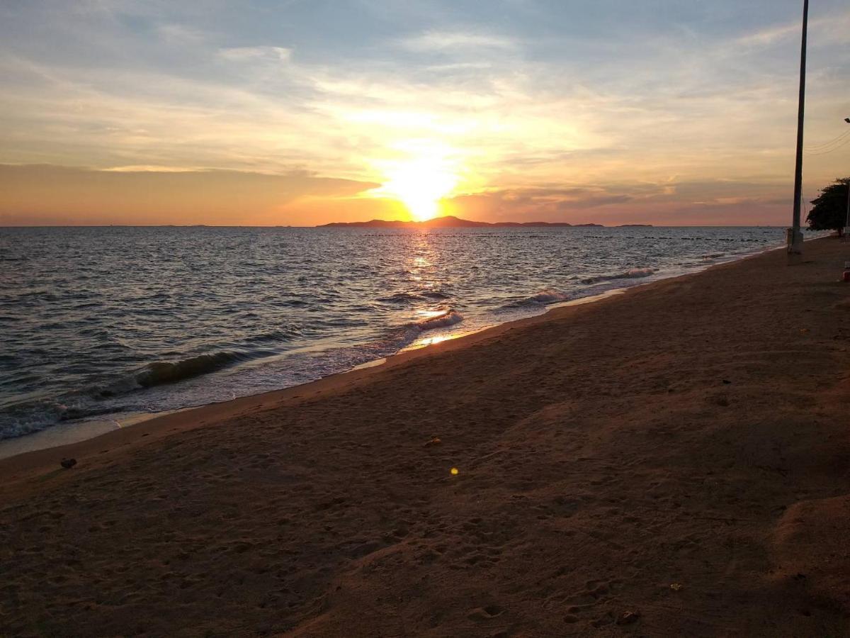 จอมเทียน มอร์นิ่งสตาร์ เกสท์เฮ้าส์ Hotel หาดจอมเทียน ภายนอก รูปภาพ